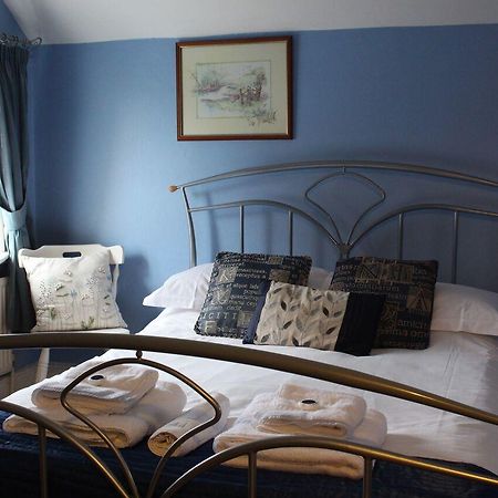 The Three Horseshoes Hotell Alton  Exteriör bild