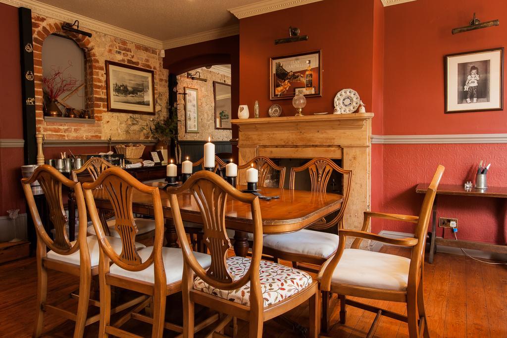 The Three Horseshoes Hotell Alton  Exteriör bild