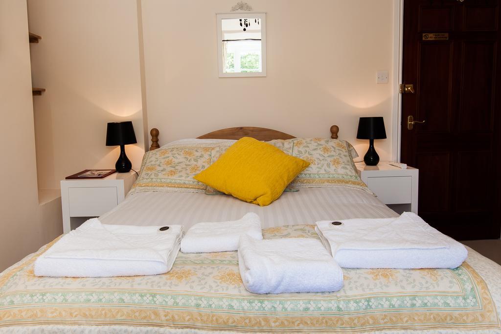 The Three Horseshoes Hotell Alton  Exteriör bild