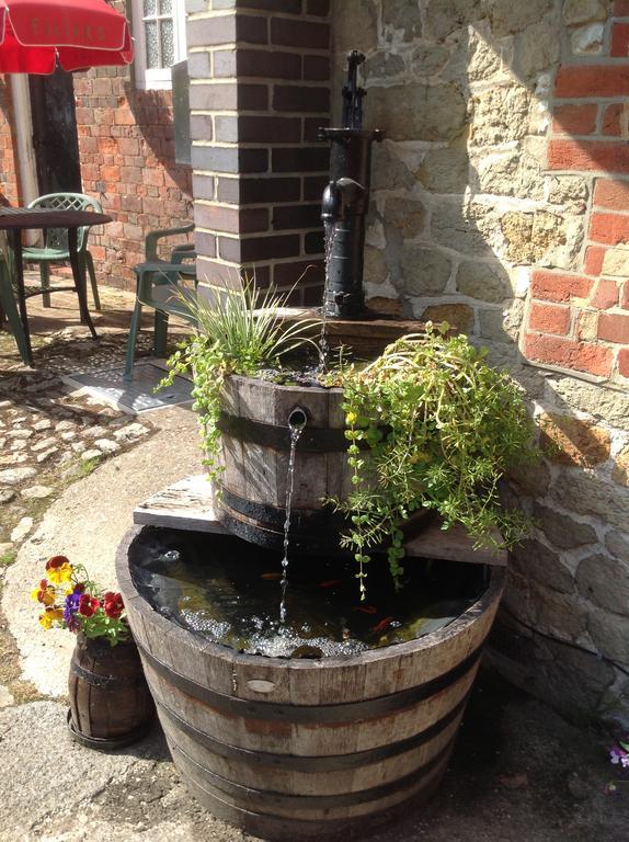The Three Horseshoes Hotell Alton  Exteriör bild