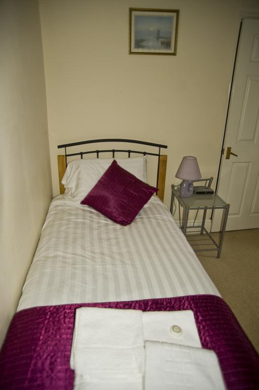 The Three Horseshoes Hotell Alton  Exteriör bild