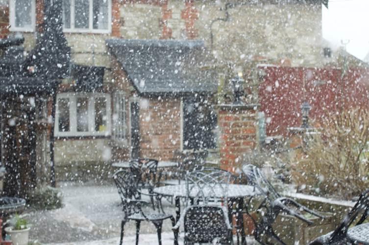 The Three Horseshoes Hotell Alton  Exteriör bild