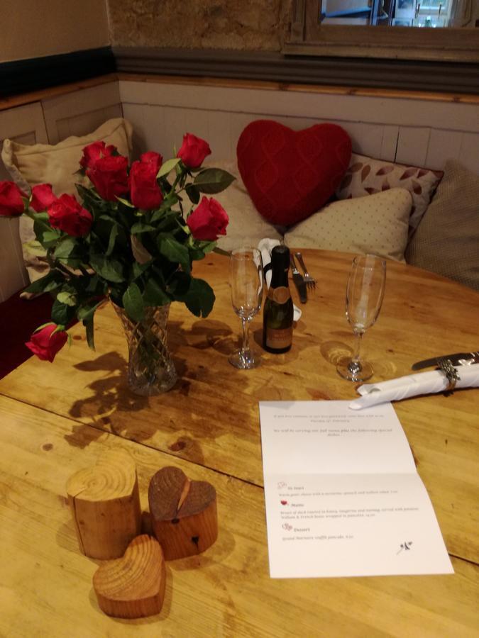 The Three Horseshoes Hotell Alton  Exteriör bild